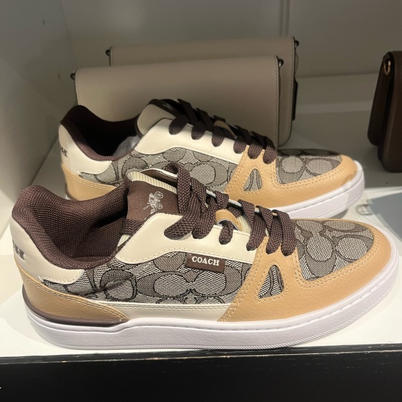 NWT Coach Outlet Clip Low Top Sneaker In Signature Jacquard - Picture 2 of 10